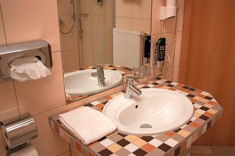 Bathroom 4, Hotel Restaurant Laux, Merzig-Wadern