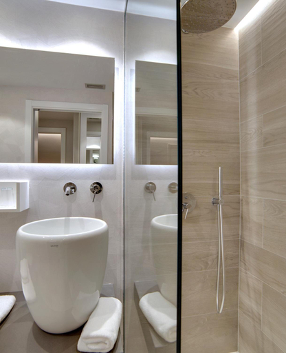 Bathroom 4, Hotel Lemik, Navarra