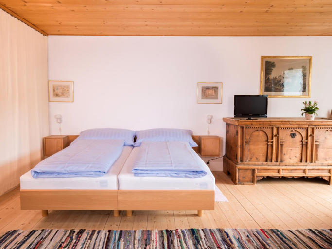 Bedroom 3, Hotel Haus Am Waldrand, Imboden