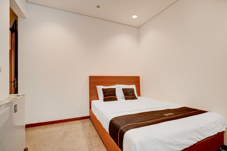 Room 2, Collection O Near Mrt Cipete Raya, South Jakarta