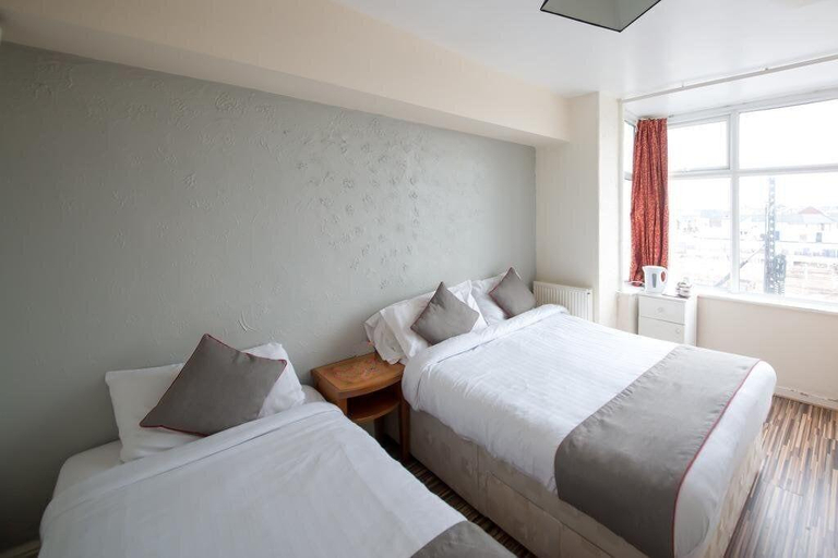 Room 5, Myroomz Hollingdales Hotel, Blackpool