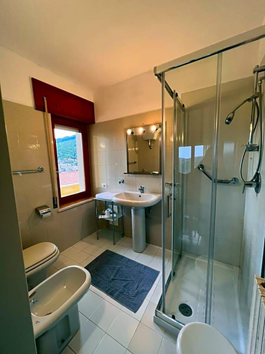 Bathroom 4, Hotel La Capannina, Nuoro