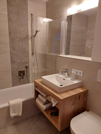 Bathroom 5, Landhaus Gerber, Reutte