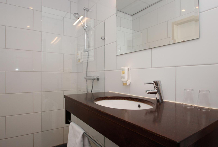 Bathroom 4, Hotel Aan De Singel, Delfzijl