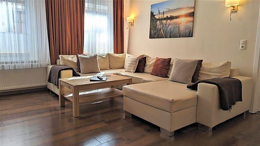Exterior & Views 2, Altstadthotel Goldene Kugel, Mecklenburgische Seenplatte
