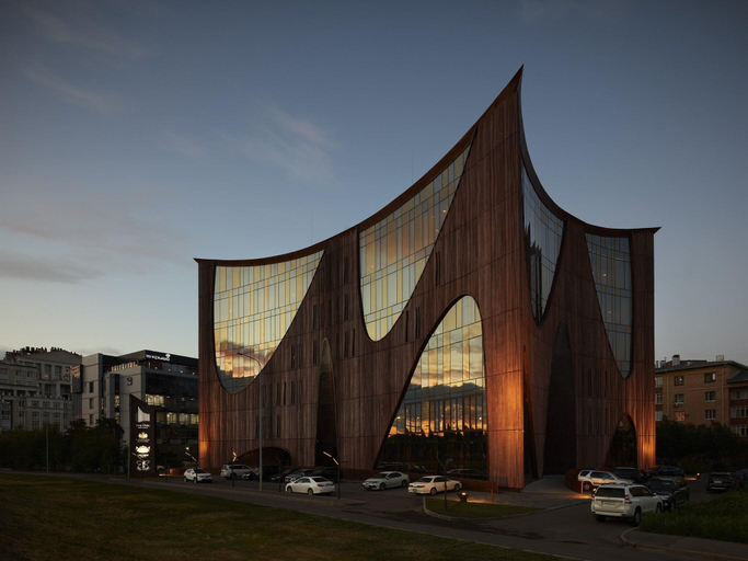 Exterior & Views