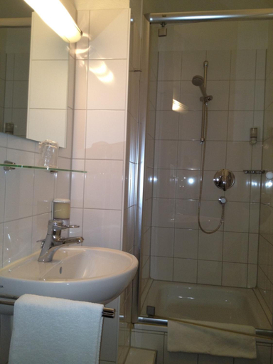 Bathroom 5, Hotel Am Schlosstor, Schaumburg