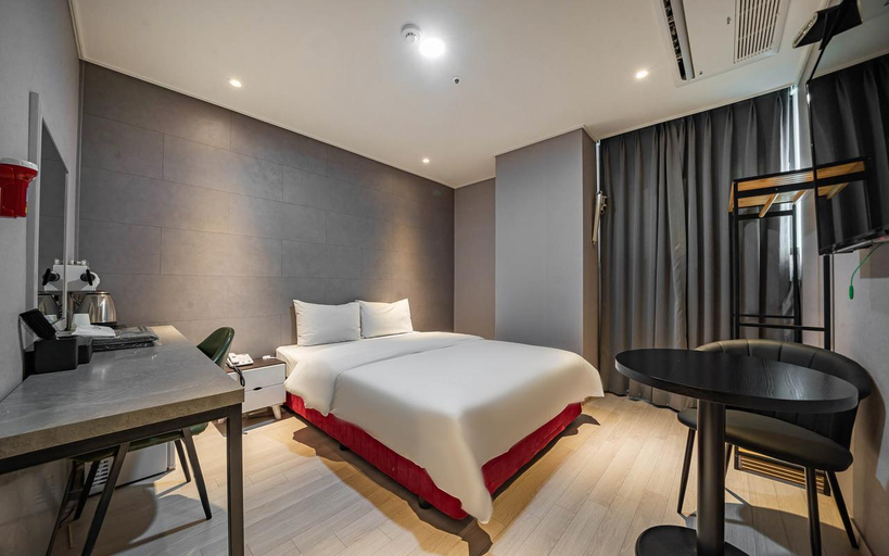 Bedroom 3, Andong Queen Hotel, Yecheon