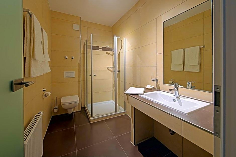 Bathroom 3, Landhotel Hopp Garni, Rhein-Pfalz-Kreis