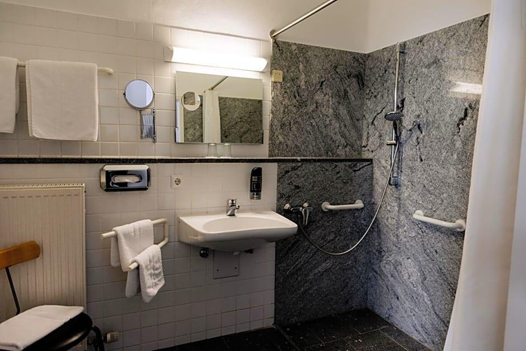 Bathroom, Hotel Am Fluss, Neuburg-Schrobenhausen