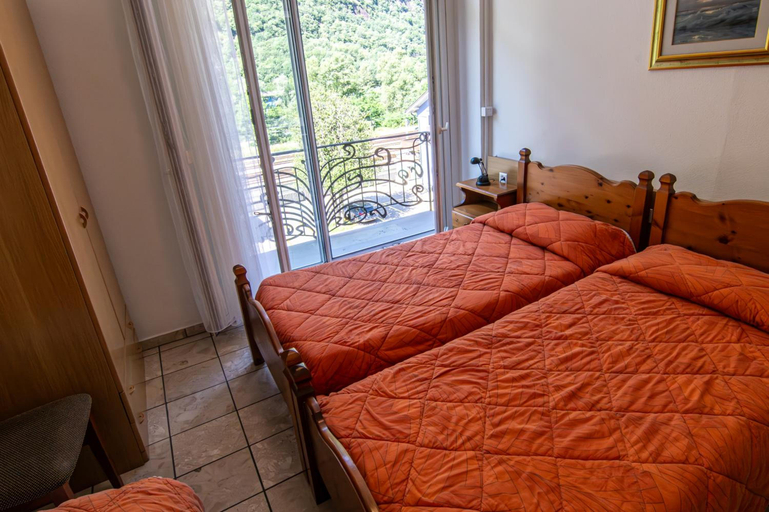 Bedroom 3, Albergo Stazione, Leventina