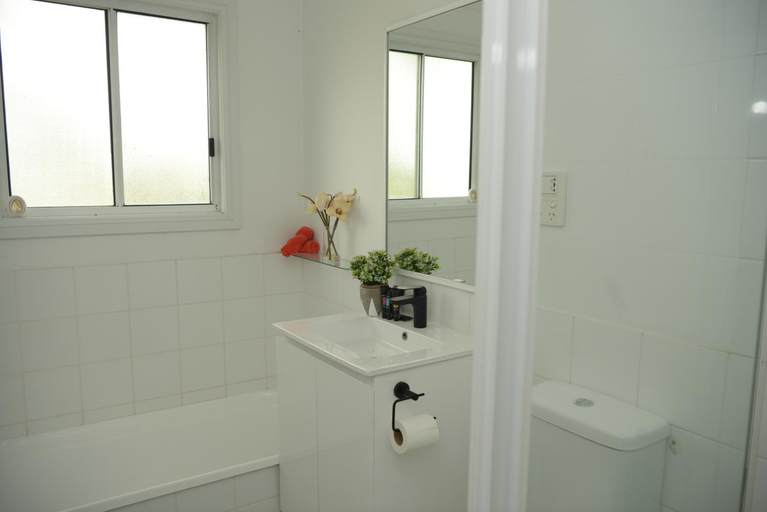 Bathroom 3, Borrodell Vineyard, Cabonne