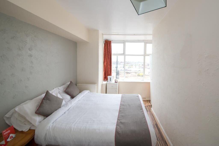 Room 4, Myroomz Hollingdales Hotel, Blackpool