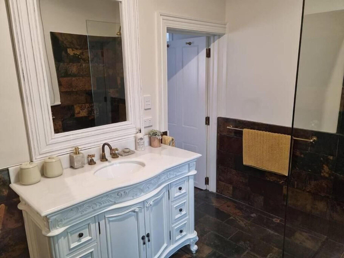 Bathroom 4, Historic Mintaro Post Office, Clare and Gilbert Valleys