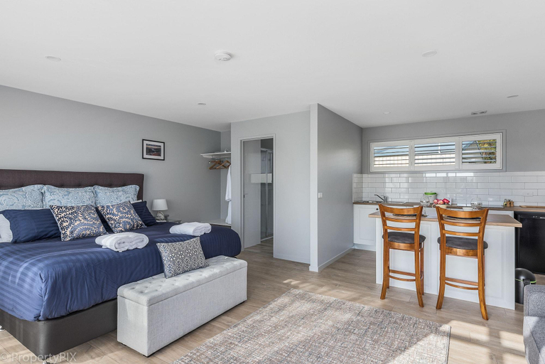 Others 4, Harrison Grove, Sorell