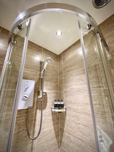Bathroom 4, Spean Lodge, Highland