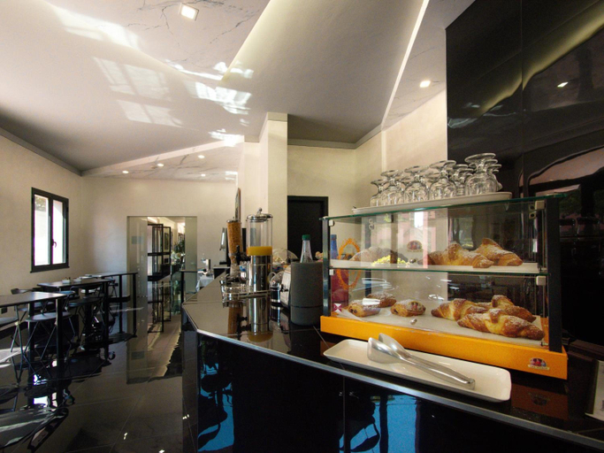 Food & Drinks 1, Hotel Versailles, Parma