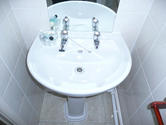 Bathroom 3, Beijing Dragon Hotel, Lincolnshire