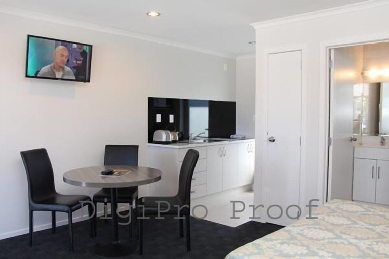 Room 3, Auckland Phoenix Palm, Waitakere