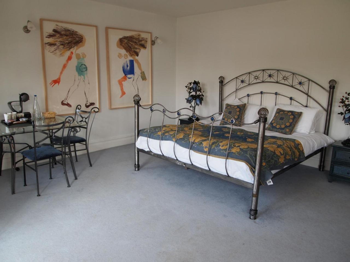 Bedroom 2, The Weir Hotel, Surrey