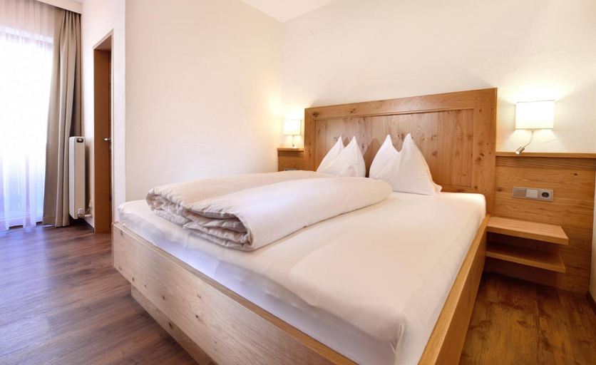 Bedroom 3, Aparthotel Garni Monte, Lienz