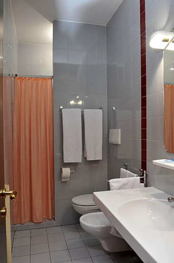 Bathroom 3, Hotel Ariane, Vicenza
