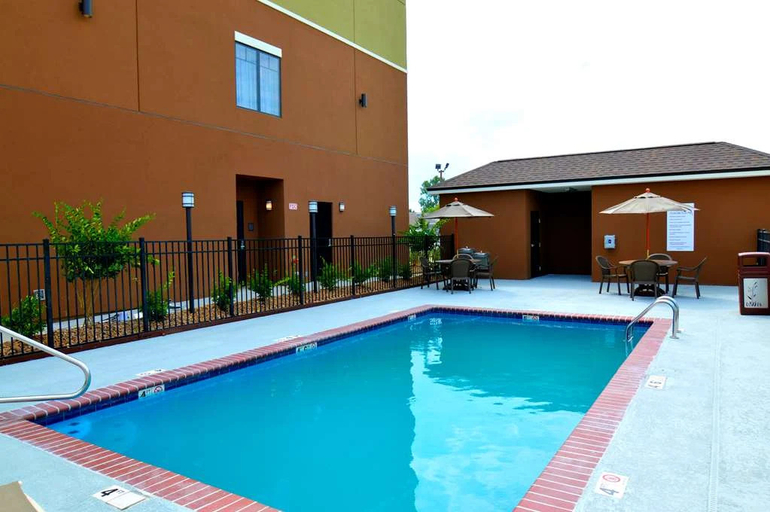 Pool, False River Hotel, Pointe Coupee