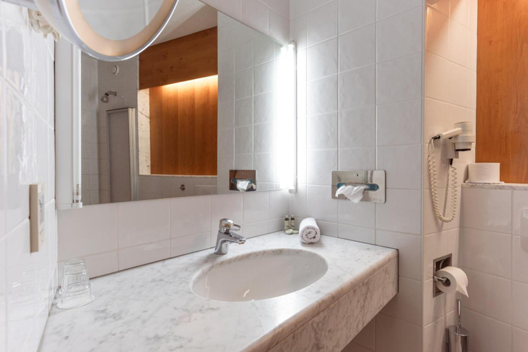 Bathroom 3, Hotel Restaurant Sv Drast Dreilv Ndereck, Villach Land