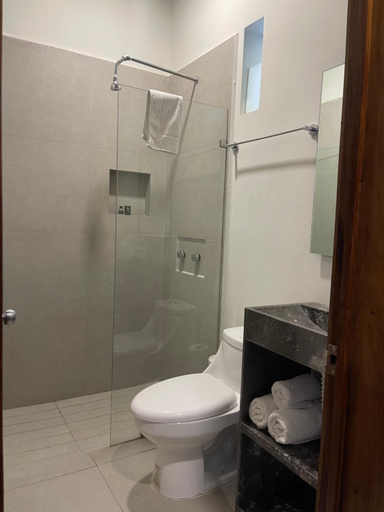 Bathroom 3, Hotel Ng, Ameca