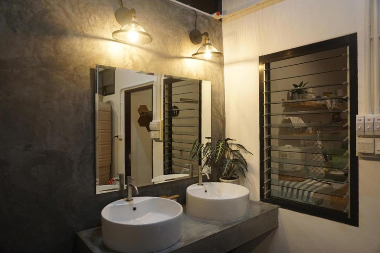 Bathroom 4, Khoksametchun Hostel, Hat Yai