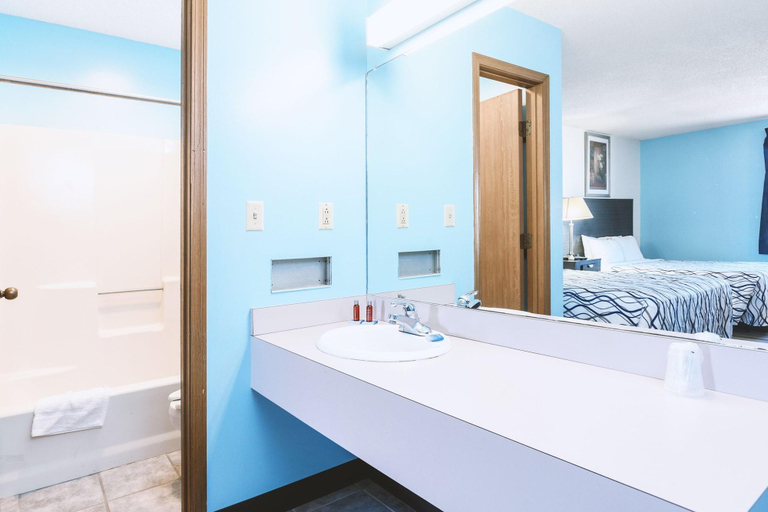 Room 3, Sky Palace Inn Suites Wellington, Sumner