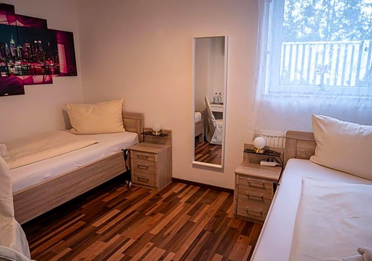 Bedroom 2, Hotel Bouzid Laatzen, Region Hannover