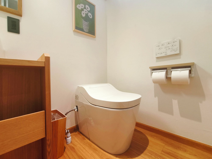 Bathroom amenities
