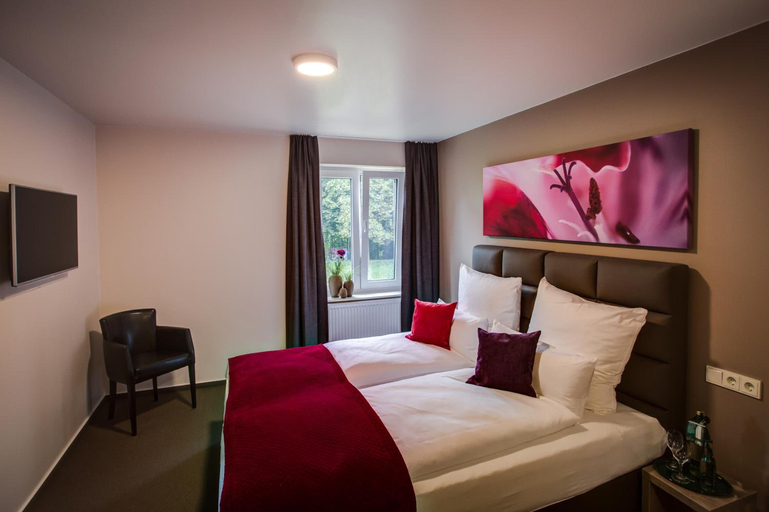 Bedroom 3, Weserhotel Schwager, Holzminden
