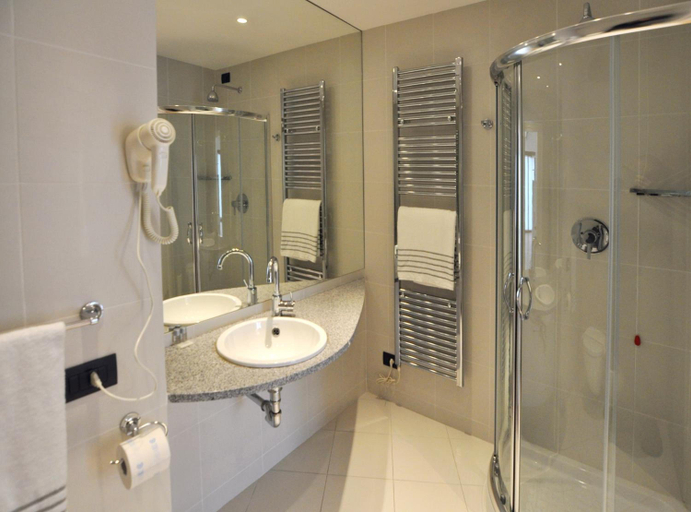 Bathroom 3, Bb Hotels Aparthotel Isola, Milano