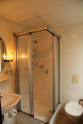 Bathroom 3, Ackfeld Hotel Restaurant, Paderborn