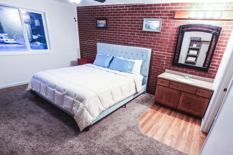 Room 2, Kingston East, Madison