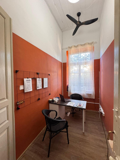 Others 5, Bee Hostel
