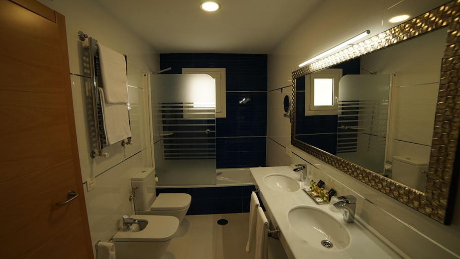 Bathroom 3, Hotel Infante Antequera, Málaga