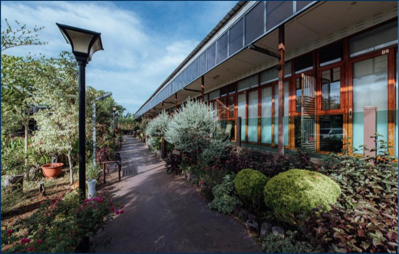 Exterior & Views