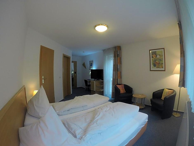 Bedroom 3, Hotel Zum Wasserfall Garni, Rottweil