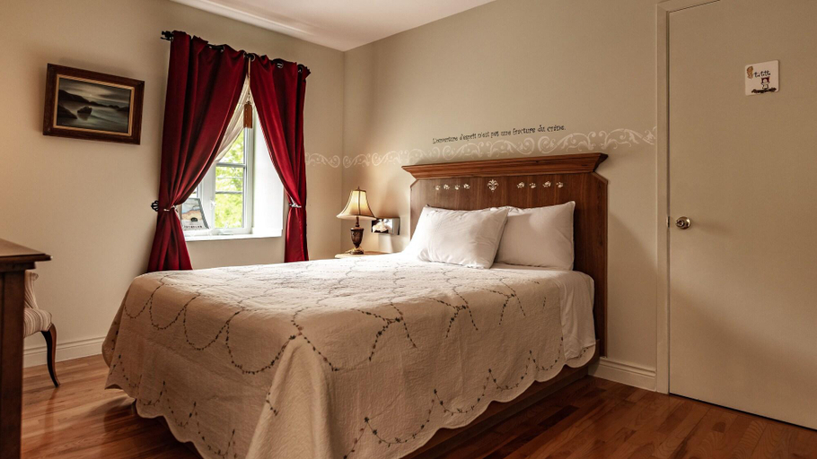 Bedroom 5, Auberge Akamaraska, Kamouraska