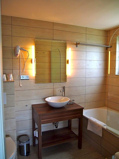 Bathroom 1, Berghotel Wintersberg, Rhein-Lahn-Kreis