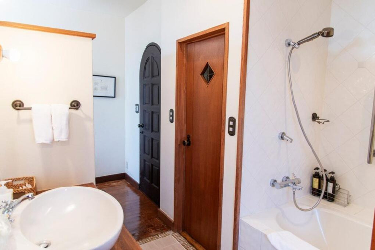 Bathroom 4, Hotel Hut Walden, Hokuto