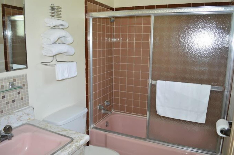Room 4, Capri Motel By OYO Elwood, Wathena, Doniphan