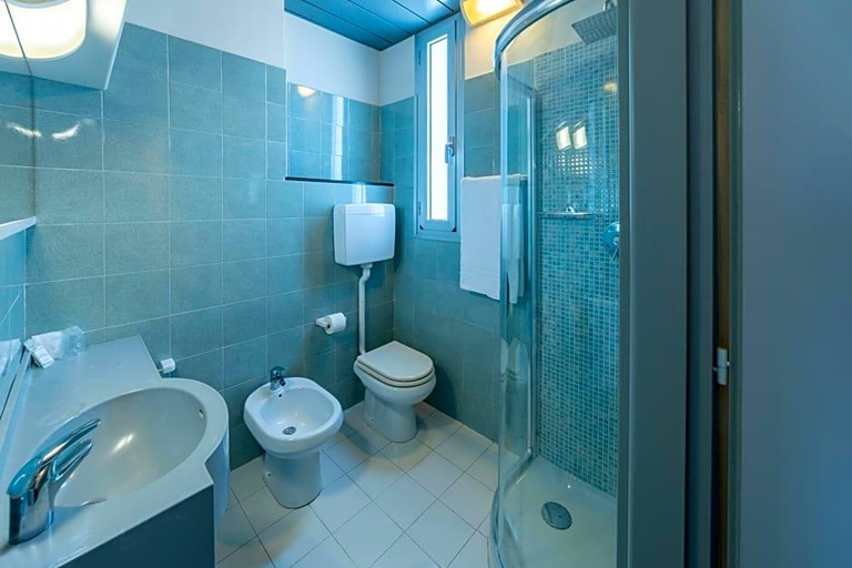 Bathroom 1, Hotel Imperiale, Rimini