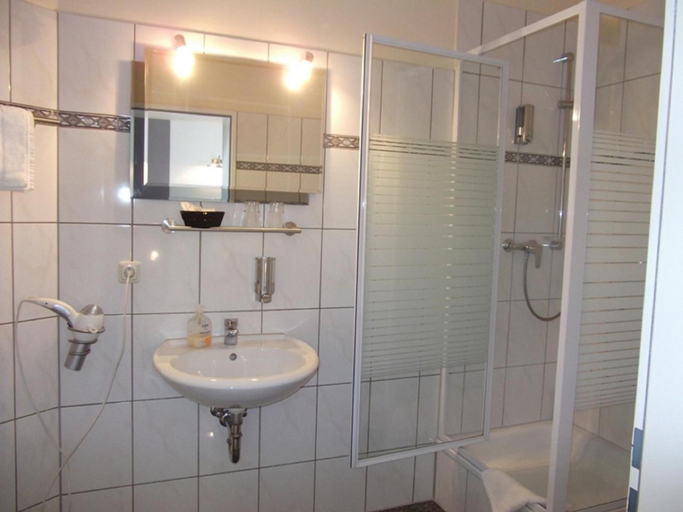 Bathroom 4, Hotel Am Schv Tzenberg, Gotha