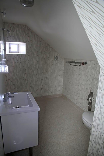 Bathroom 4, Auberge Saint Jacques, Lozère
