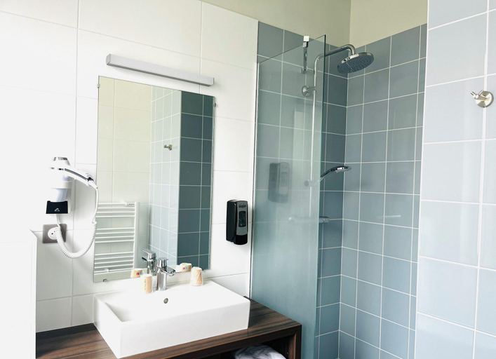 Room 5, Ha Bergement Enclos Rey, Paris