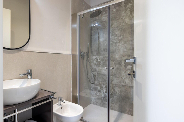 Bathroom 5, Belli San Giovanni Guest House, Rome